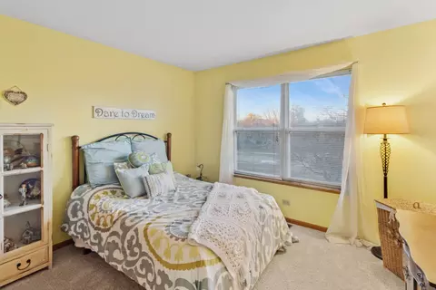 Bedroom - 18 Peach Tree Ct, Algonquin, IL 60102 photo 3 of 3