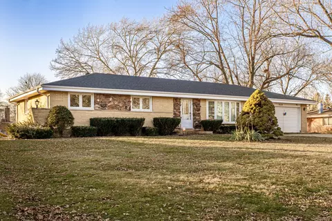 1436 Greenview Ct, Schaumburg, IL 60193
