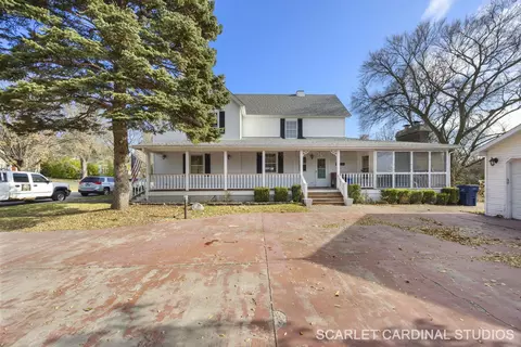 27 E Jackson St, Villa Park, IL 60181