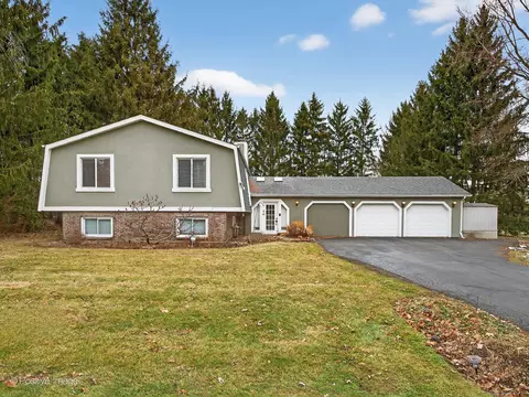 36 W422 River Grange Rd, Saint Charles, IL 60175