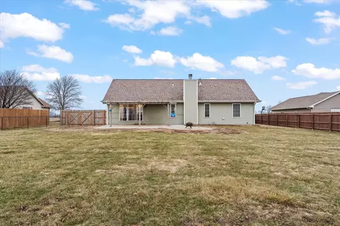 Exterior - 426 E Newton St, Mansfield, IL 61854 photo 7 of 8