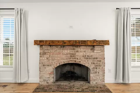 Living - 426 E Newton St, Mansfield, IL 61854 photo 3 of 3