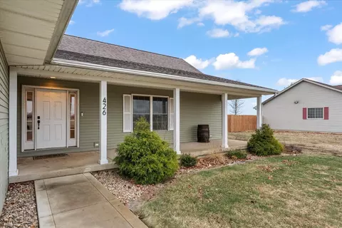 Exterior - 426 E Newton St, Mansfield, IL 61854 photo 3 of 8