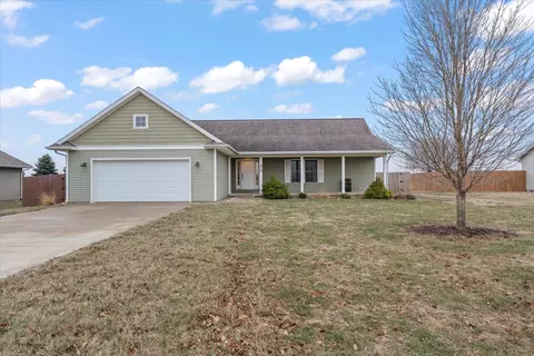 Exterior - 426 E Newton St, Mansfield, IL 61854 photo 2 of 8
