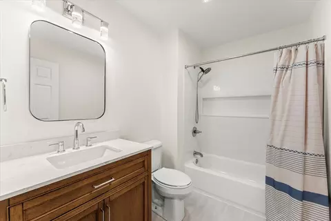 Bath - 426 E Newton St, Mansfield, IL 61854 photo 2 of 2