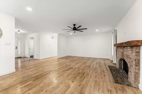 Living - 426 E Newton St, Mansfield, IL 61854 photo 1 of 3