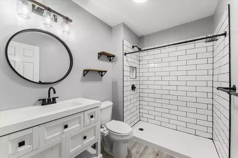 Bath - 426 E Newton St, Mansfield, IL 61854 photo 1 of 2