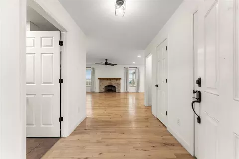 Entry Way - 426 E Newton St, Mansfield, IL 61854 photo 1 of 1