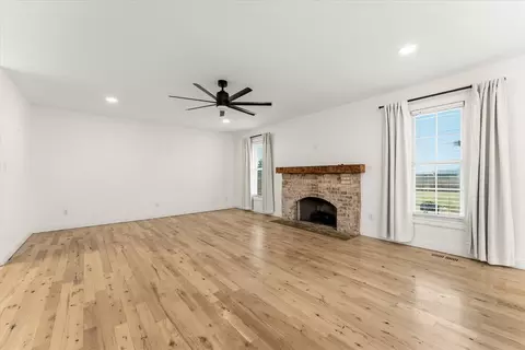 Living - 426 E Newton St, Mansfield, IL 61854 photo 2 of 3