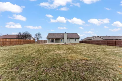 Exterior - 426 E Newton St, Mansfield, IL 61854 photo 6 of 8