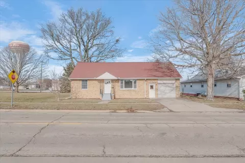 306 E Cedar St, Le Roy, IL 61752