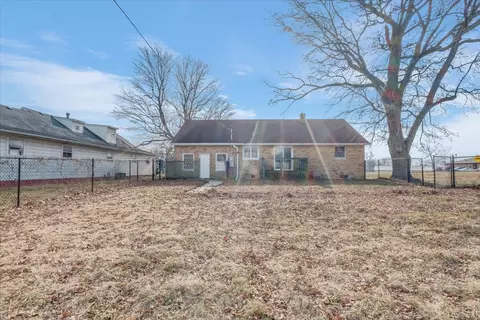 Exterior - 306 E Cedar St, Le Roy, IL 61752 photo 3 of 4