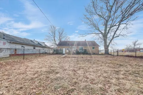 Exterior - 306 E Cedar St, Le Roy, IL 61752 photo 4 of 4