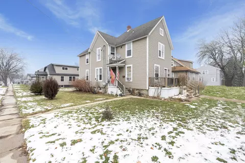 118 W Donovan Ave, Woodstock, IL 60098
