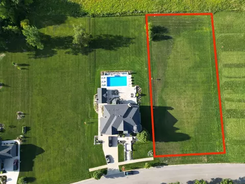 5837 Whitetail Ridge Dr, Yorkville, IL 60560