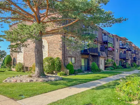 7604 W Lawrence Ave #1B, Harwood Heights, IL 60706