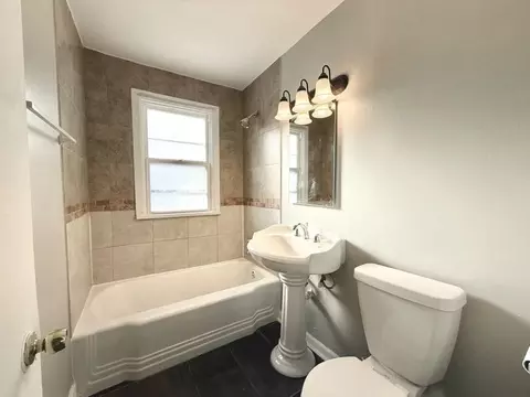 Bath - 205 E 142nd Pl, Dolton, IL 60419 photo 1 of 2