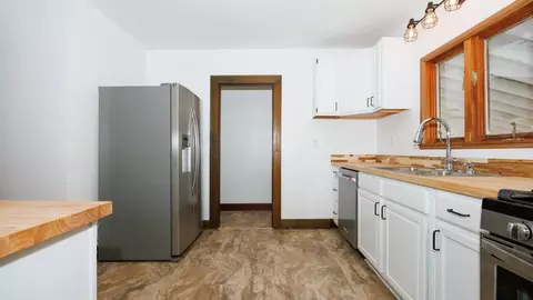 Kitchen - 611 E Olive St, Bloomington, IL 61701 photo 4 of 4