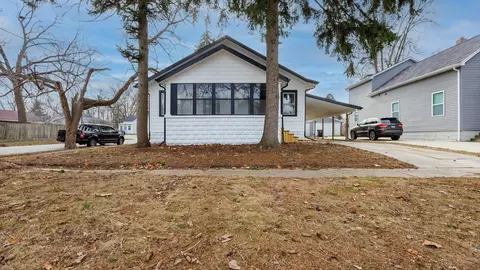 Exterior - 611 E Olive St, Bloomington, IL 61701 photo 1 of 8