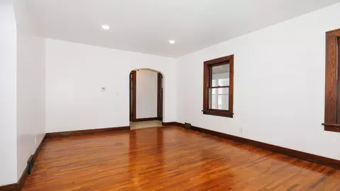 Living - 611 E Olive St, Bloomington, IL 61701 photo 1 of 6