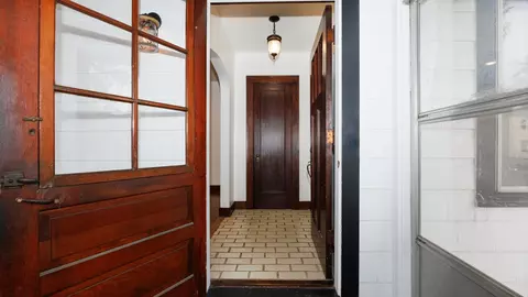 Entry Way - 611 E Olive St, Bloomington, IL 61701 photo 2 of 2