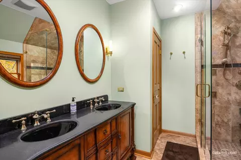 Bath - 4214 Deyo Ave, Brookfield, IL 60513 photo 2 of 4
