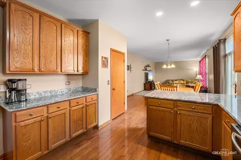 7651 Pin Oak Ct, Plainfield, IL 60586 photo 8