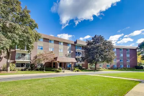 1025 S Fernandez Ave #3B, Arlington Heights, IL 60005
