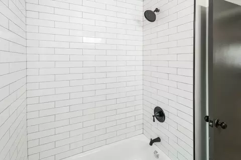 Bath - 3809 215th St, Matteson, IL 60443 photo 2 of 3