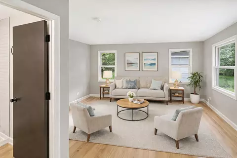 Living - 3809 215th St, Matteson, IL 60443 photo 4 of 6