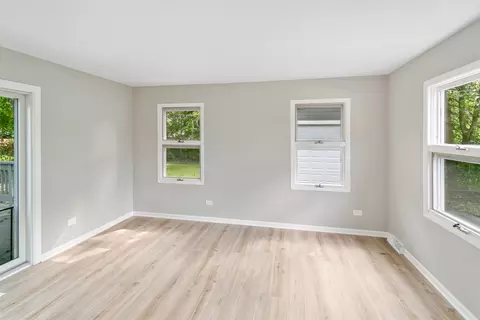 Living - 3809 215th St, Matteson, IL 60443 photo 5 of 6