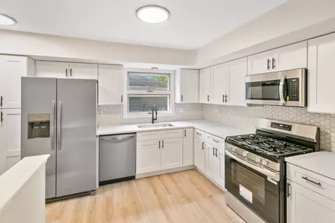 Kitchen - 3809 215th St, Matteson, IL 60443 photo 1 of 2