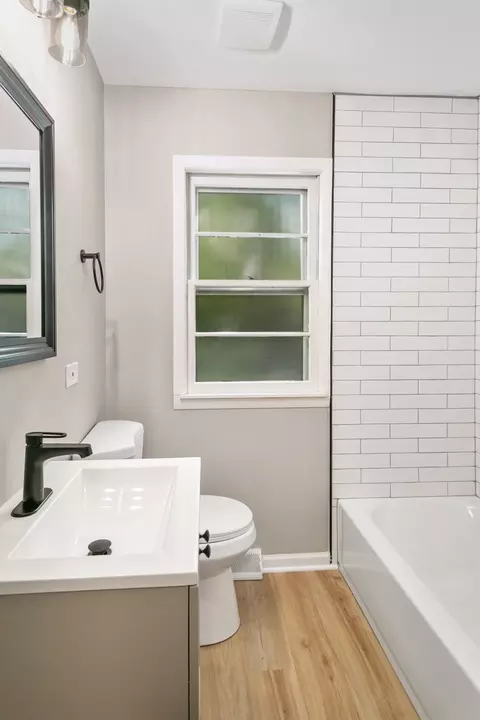 Bath - 3809 215th St, Matteson, IL 60443 photo 1 of 3