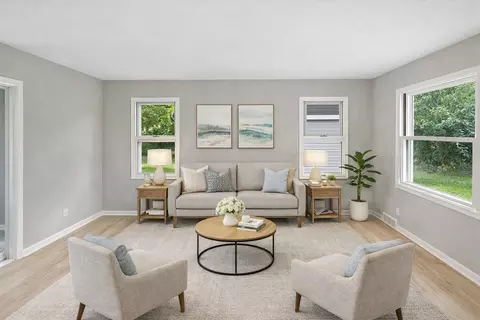 Living - 3809 215th St, Matteson, IL 60443 photo 3 of 6