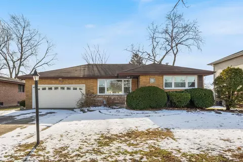 6733 W 88th St, Oak Lawn, IL 60453