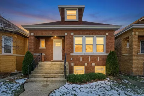 4935 W Carmen Ave, Chicago, IL 60630