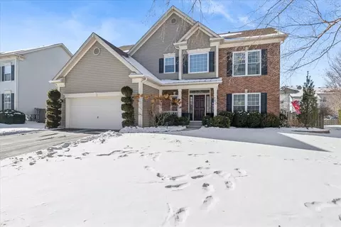 760 Regal Ln, Algonquin, IL 60102
