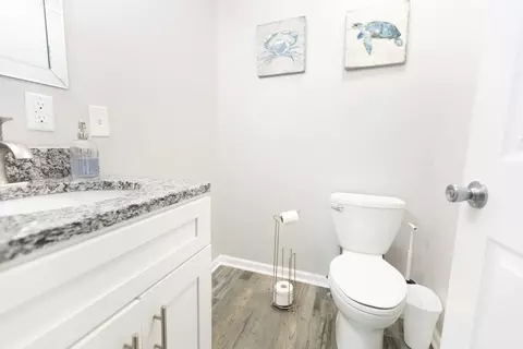 Bath - 1015 N River Rd, Mchenry, IL 60051 photo 1 of 3