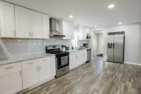 Kitchen - 1015 N River Rd, Mchenry, IL 60051 photo 1 of 1