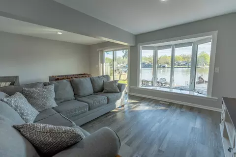 Living - 1015 N River Rd, Mchenry, IL 60051 photo 3 of 3