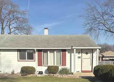 8855 S Komensky Ave, Hometown, IL 60456