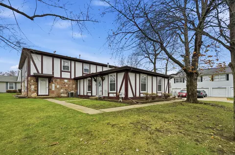 311 Meadow Ct, Vernon Hills, IL 60061