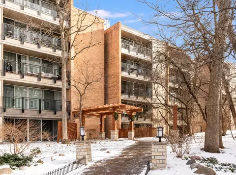 5900 Oakwood Dr #1E, Lisle, IL 60532