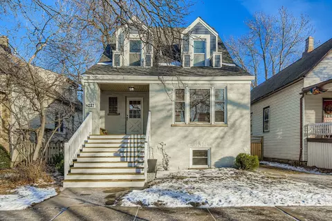4237 N Avers Ave, Chicago, IL 60618