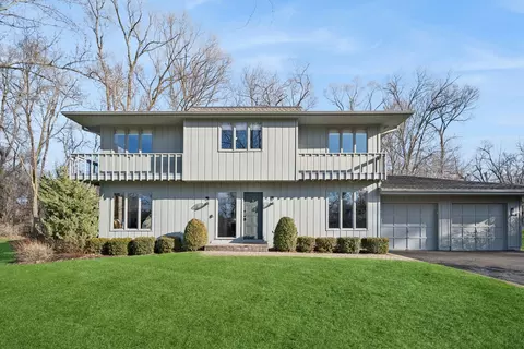 9620 Fox Shores Dr, Algonquin, IL 60102
