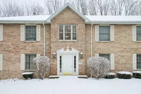 325 N Airlite St #A, Elgin, IL 60123
