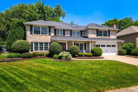 831 Morven Ct, Naperville, IL 60563