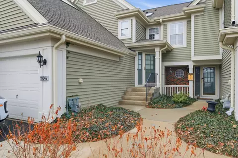 1164 Talbots Ln #A, Elk Grove Village, IL 60007