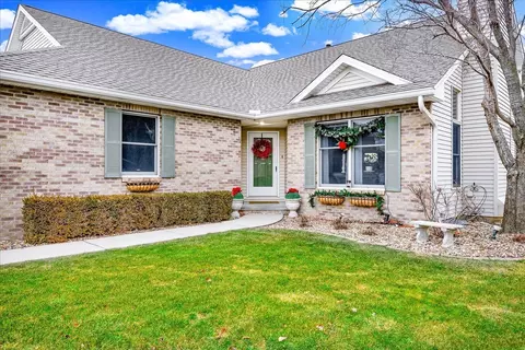 Exterior - 717 Thistlewood Cc Ct, Normal, IL 61761 photo 3 of 7