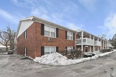 565 Maple Ave #8, Lisle, IL 60532